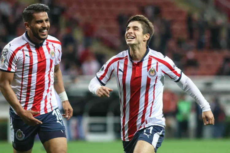 Isaác Brizuela festaj gol ante Xolos