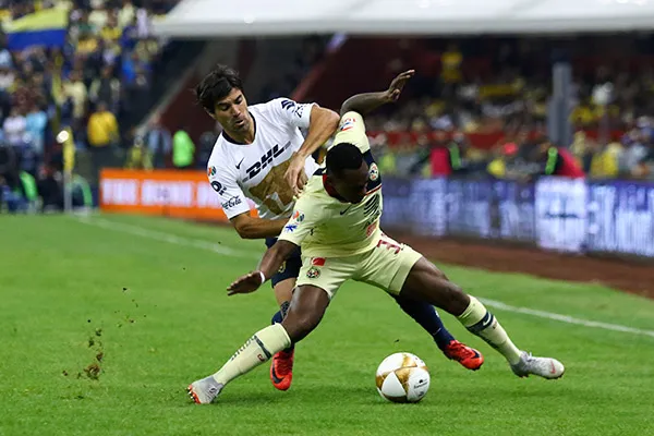 IMAGO7 Malcorra intenta recuperar balón en Semifinal contra América