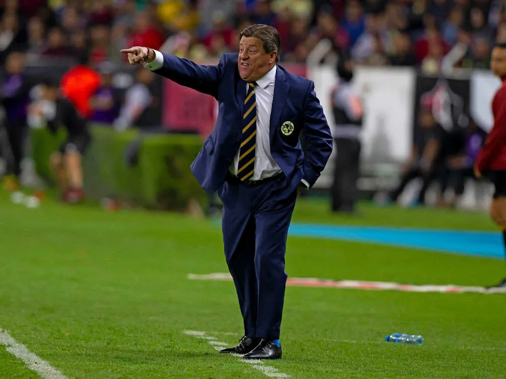 DANIEL GÁMEZ Miguel Herrera dando indicaciones vs Atlas