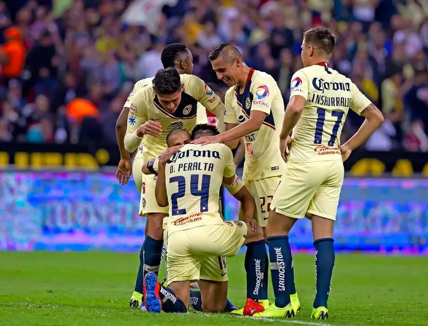 RICARDO FLORES Jugadores de las Águilas festejan gol de Cecilio