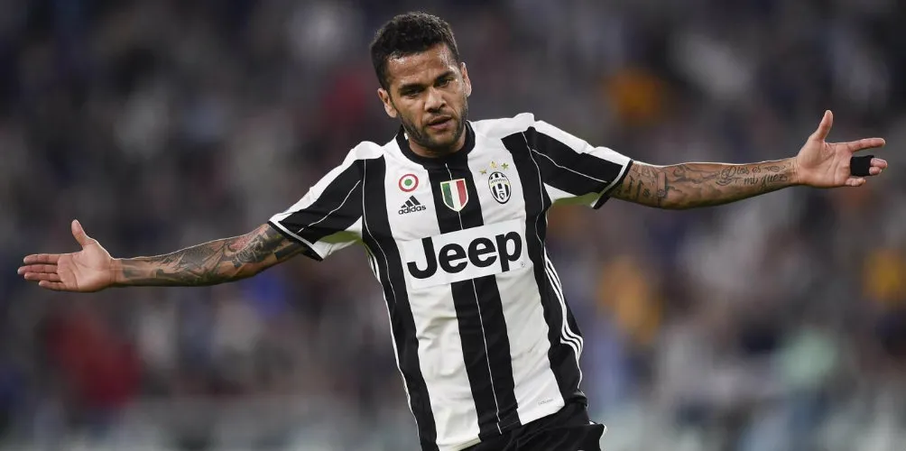 JUVENTUS.COM Alves festeja su diana con la Juve