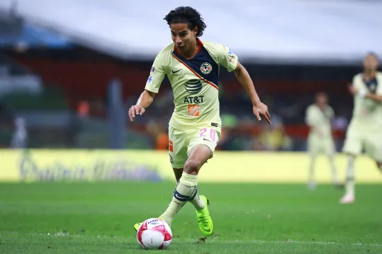 Lainez durante un partido del América
