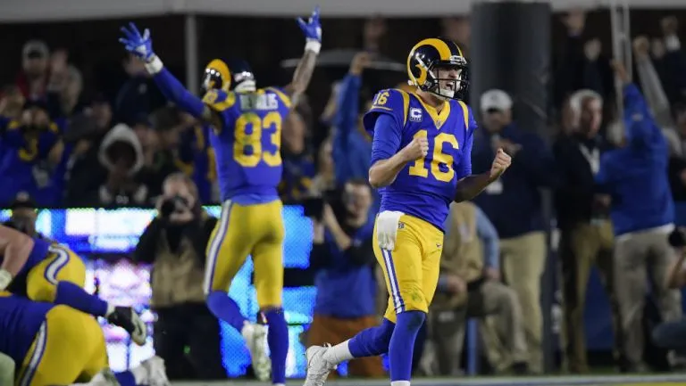 AP Jared Goff celebra la anotación de Anderson contra Dallas