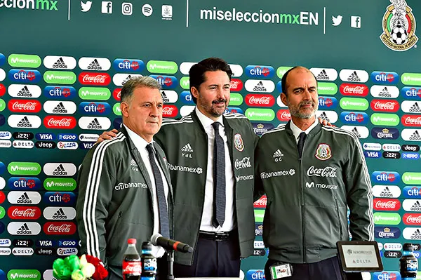 Martino es presentado por De Luisa y Cantú