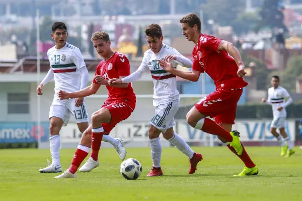 Tri Sub 22 en acción frente a Dinamarca