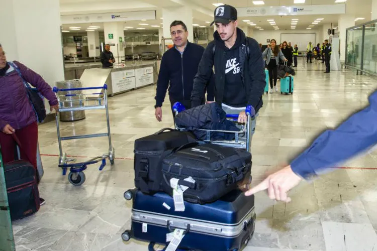 MIGUEL PONTÓN Stephen Eustáquio arriba a la CDMX