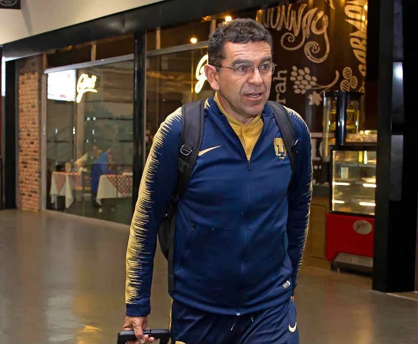 Patiño durante su llegada a la Ciudad de México