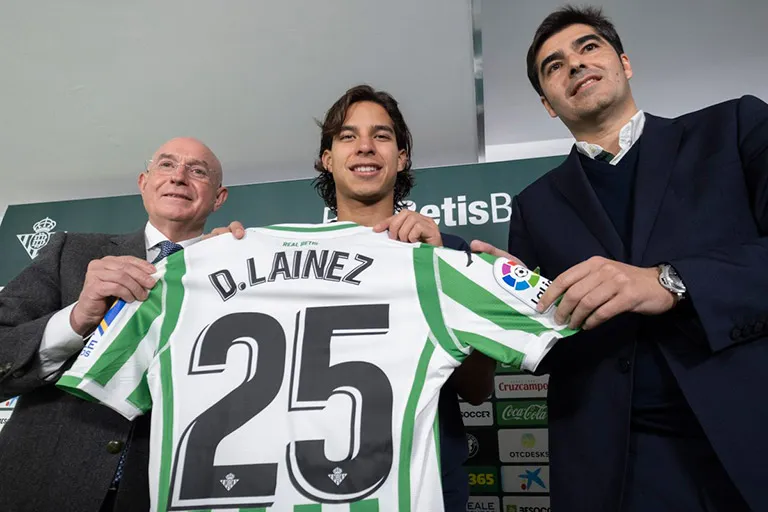 Lainez, en su presentación con el Betis