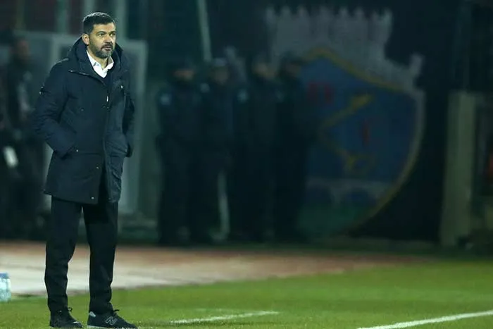 TWITTER @FCPORTO Sérgio Conceição durante el duelo contra Chaves