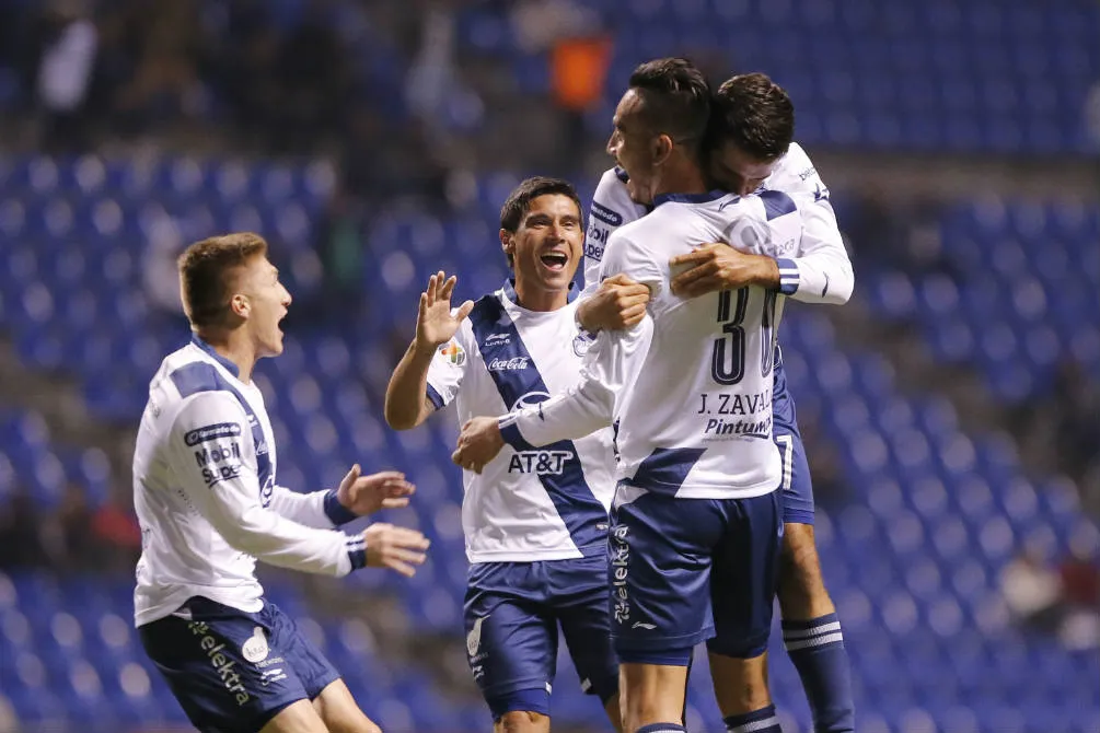 IMAGO7 Jugadores del Puebla festejan un gol