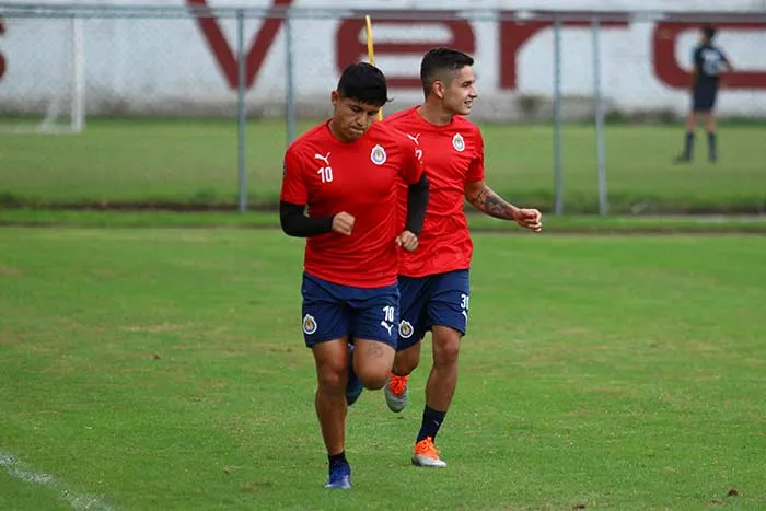 IMAGO7 Chofis en una práctica de Chivas