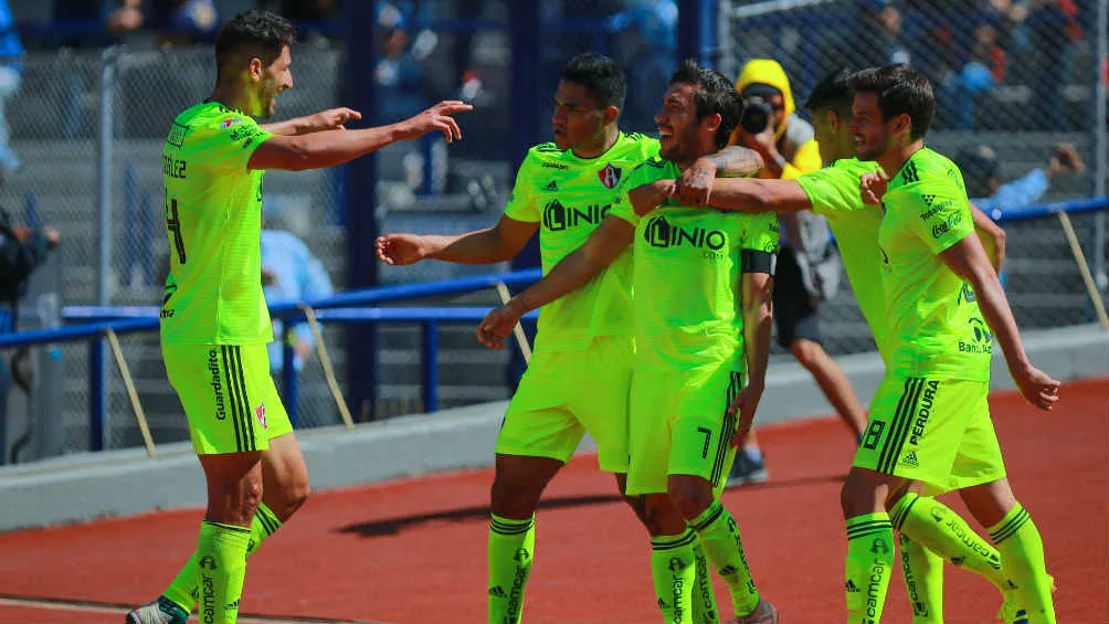 IMAGO7 Jugadores del Atlas celebran gol contra Pumas