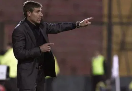 Martín Palermo dando indicaciones