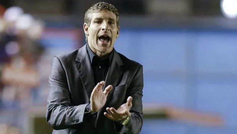 AP Palermo alienta a sus futbolistas