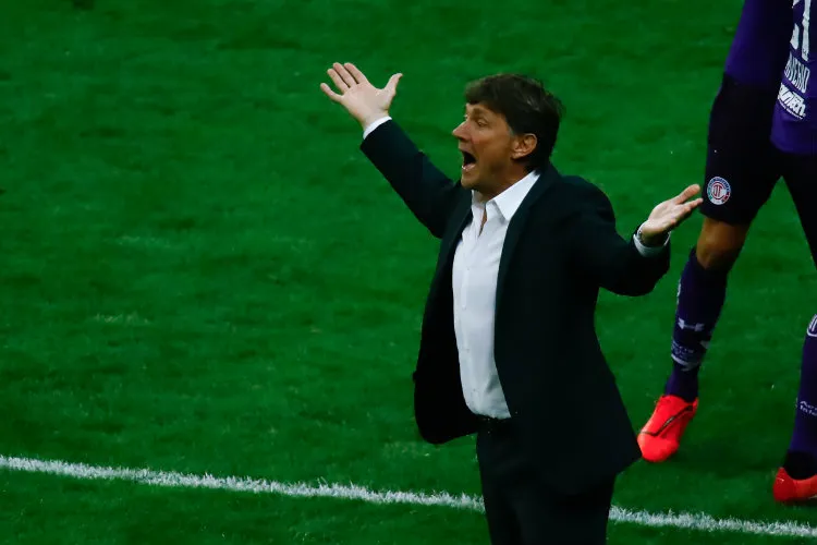 CARLOS RAMÍREZ Hernán Cristante reacciona tras la decisión de Pérez Durán