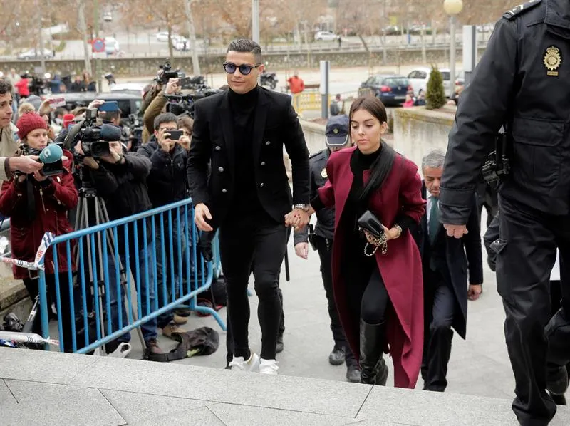 EFE CR7 con su pareja a su llegada a la Audiencia Provincial de Madrid