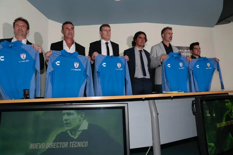 DANIEL GÁMEZ Palermo posa con su cuerpo técnico