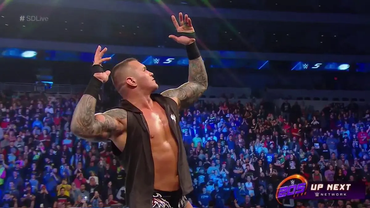 TWITTER @WWE Orton hace la pose de la perfección en SmackDown