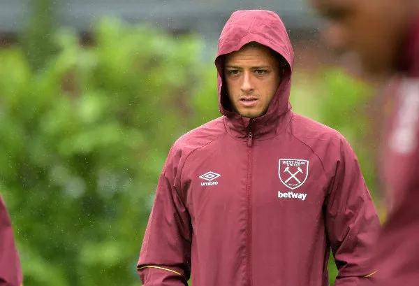 Chicharito en un entrenamiento del West Ham