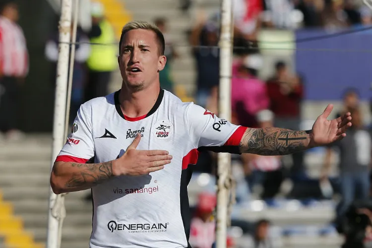 Leonardo Ramos celebra anotación con Lobos BUAP