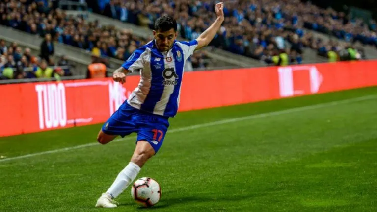 TWITTER @FCPORTO Tecatito Corona durante partido con el Porto