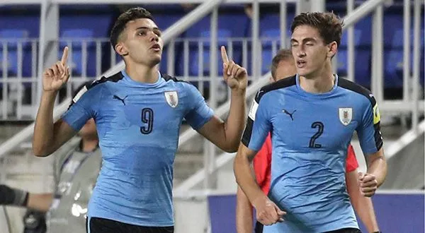 AP Schiappacasse festeja un gol con Uruguay en el Mundial Sub 20