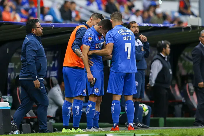 IMAGO7 Eustáquio es socorrido por sus compañeros