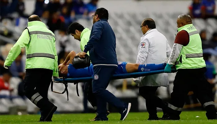 Eustáquio saliendo lesionado