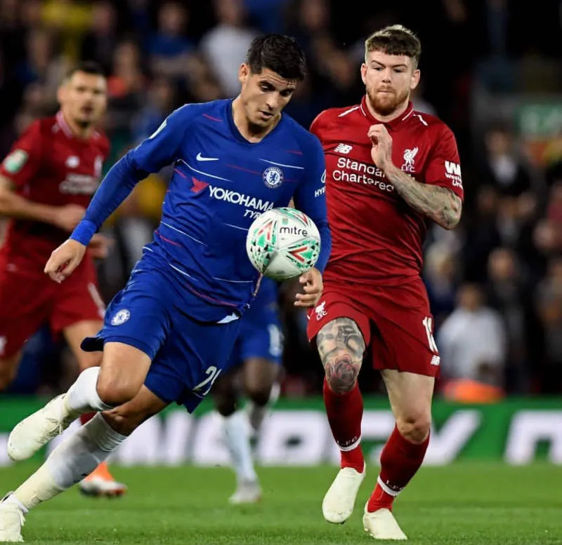Álvaro Morata festeja un gol con el Chelsea Morata durante un partido entre Chelsea y Liverpool
