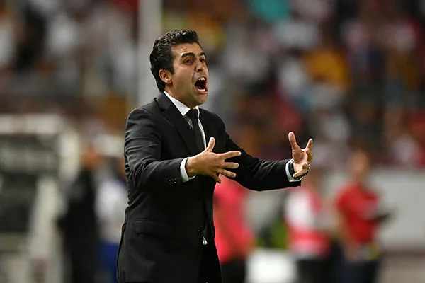 MEXSPORT Leaño se enoja durante un partido del Necaxa