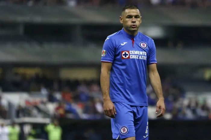 IMAGO7 Aguilar en partido con el Cruz Azul