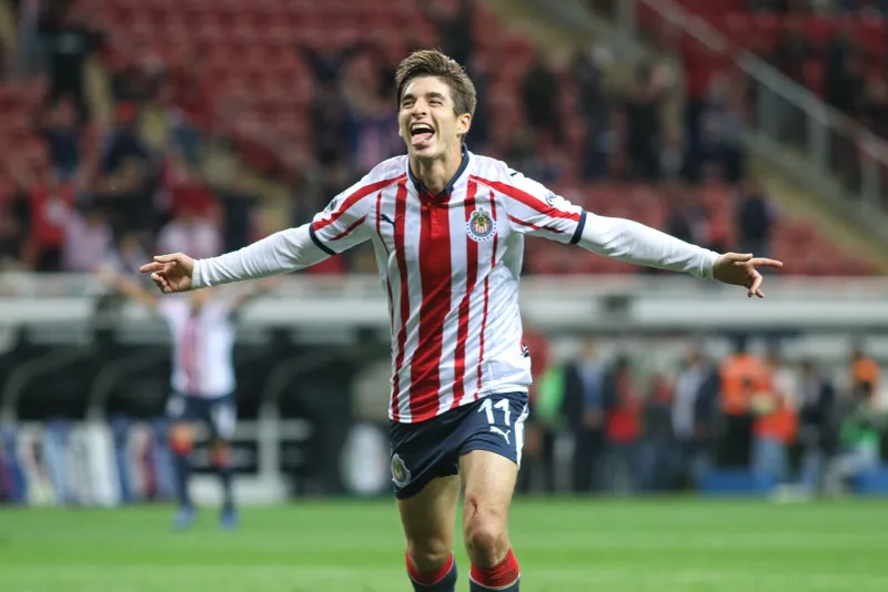 Brizuela festeja una anotación en el Akron