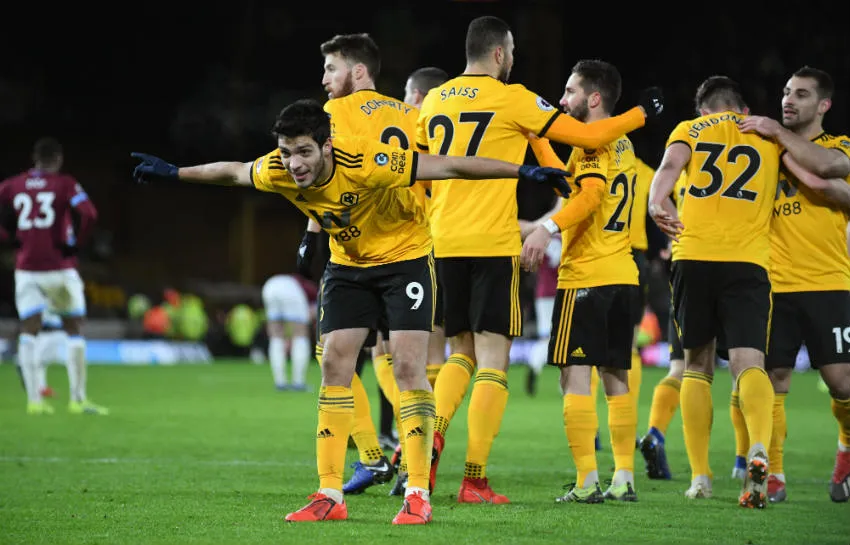 Jiménez dedica anotación a los aficionados del Wolverhampton