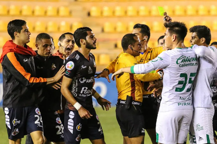 Alebrijes y León discuten una falta en el Tecnológico de Oaxaca