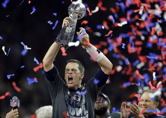 El QB de Nueva Inglaterra levanta su último Vince Lombardi