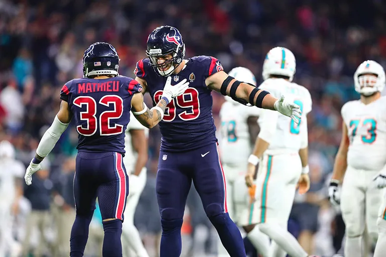 TWITTER @TYRANNMATHIEU Watt, en un juego con los Texans