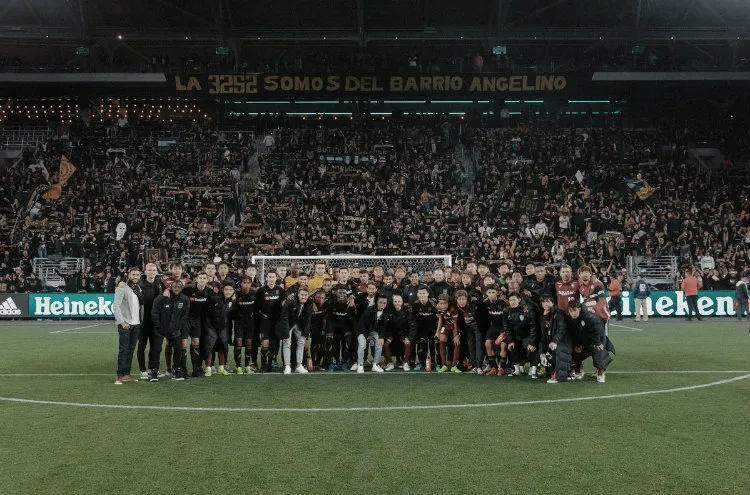 TWITTER @LAFC Los Angeles y Vissel Kobe se unen para la foto oficial