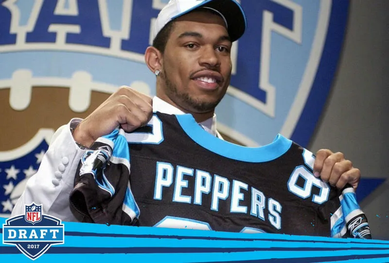 Julius Peppers cuando lo draftearon las Panteras