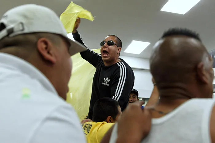 MIGUEL PONTÓN Un aficionado del América canta en el AICDMX