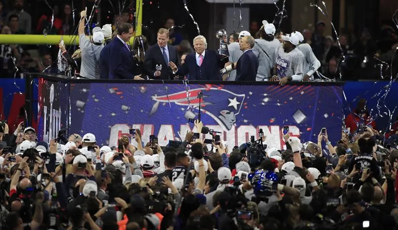 Kraft celebra título del Super Bowl LIII