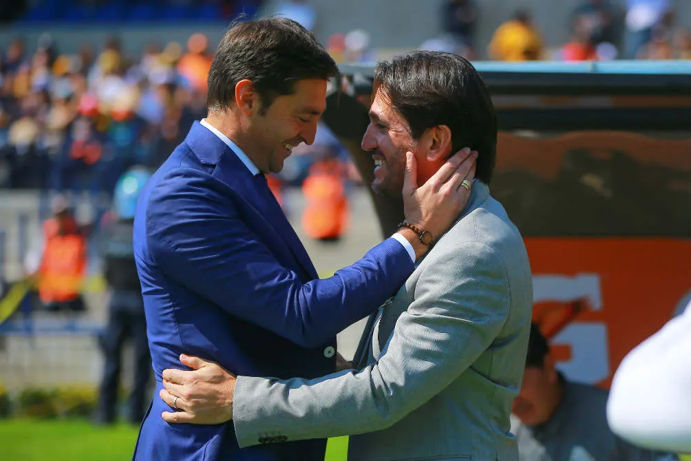 IMAGO7 Diego Alonso y Bruno Marioni durante el juego