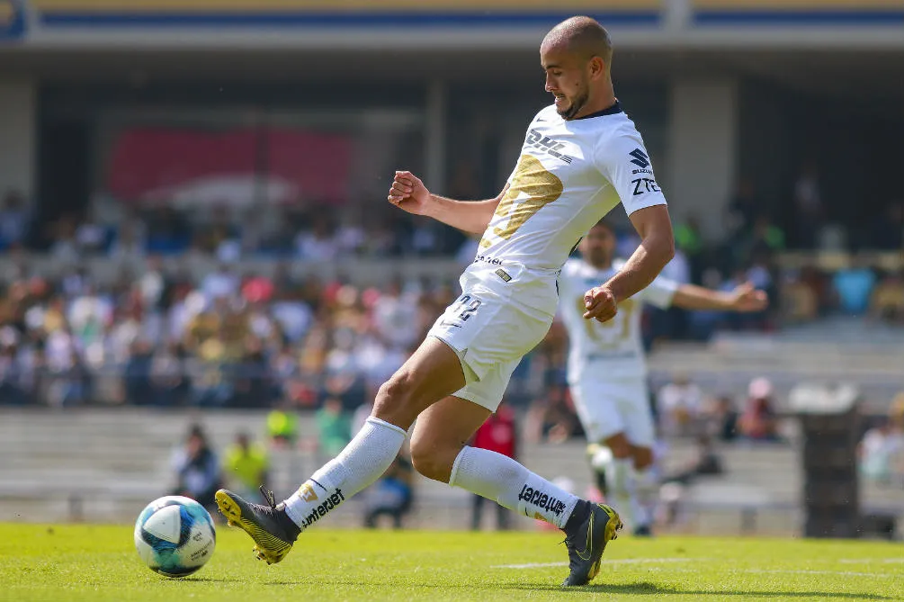 IMAGO7 Carlos González durante un partido de Pumas