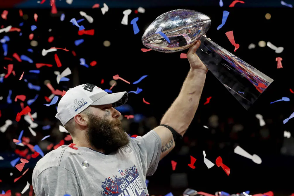 Edelman con el trofeo Vince Lombardi