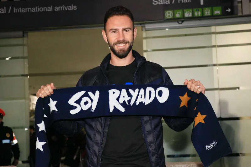 TWITTER @MIGUELLAYUN Layún con la bufanda de Rayados