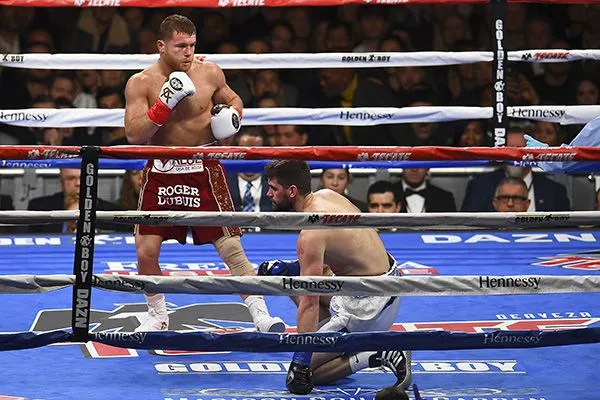 Canelo en la pelea contra Fielding
