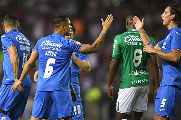 MEXSPORT Yotún celebra gol del empate