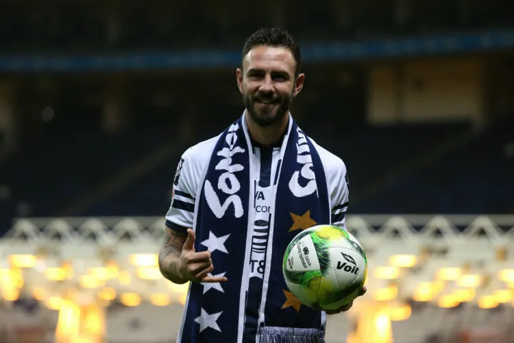IMAGO7 Miguel Layún, en su presentación oficial con Rayados