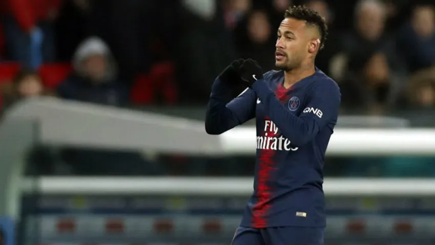 Neymar celebra anotación con el PSG