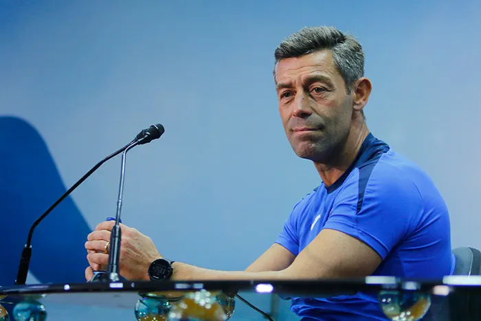 IMAGO7 Caixinha en conferencia de prensa