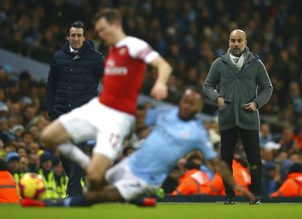 AP Guardiola sigue de cerca las acciones de sus pupilos contra Arsenal